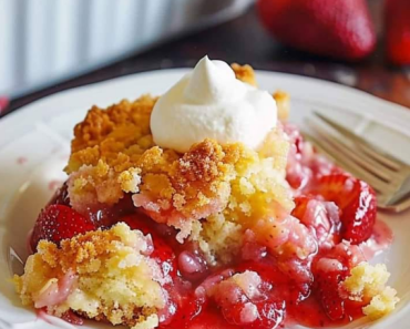 👇Strawberry Cobbler: A Summery Delight